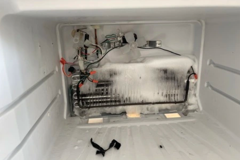 Refrigerator frost buildup